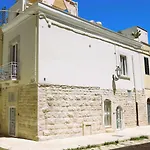 Volpe E Uva Winesuites & Couette-café Trani