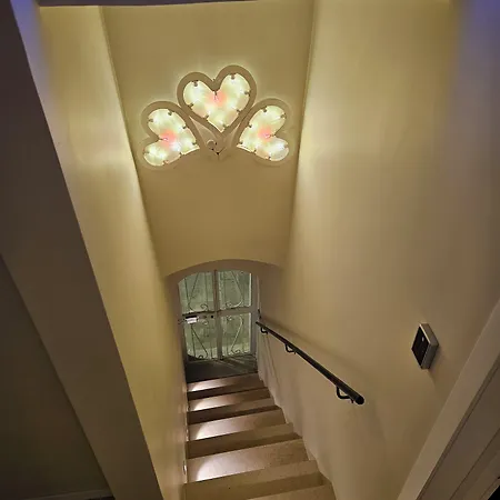 ベッド・アンド・ブレックファスト Volpe E Uva Winesuites & トラーニ