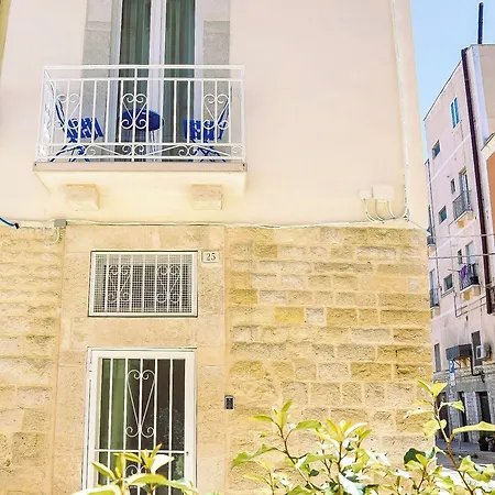 Volpe E Uva Winesuites & 4* Trani